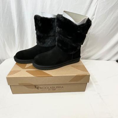 Lot A 112 NIB Koolaburra by UGG Dezi Short - Black Size 9