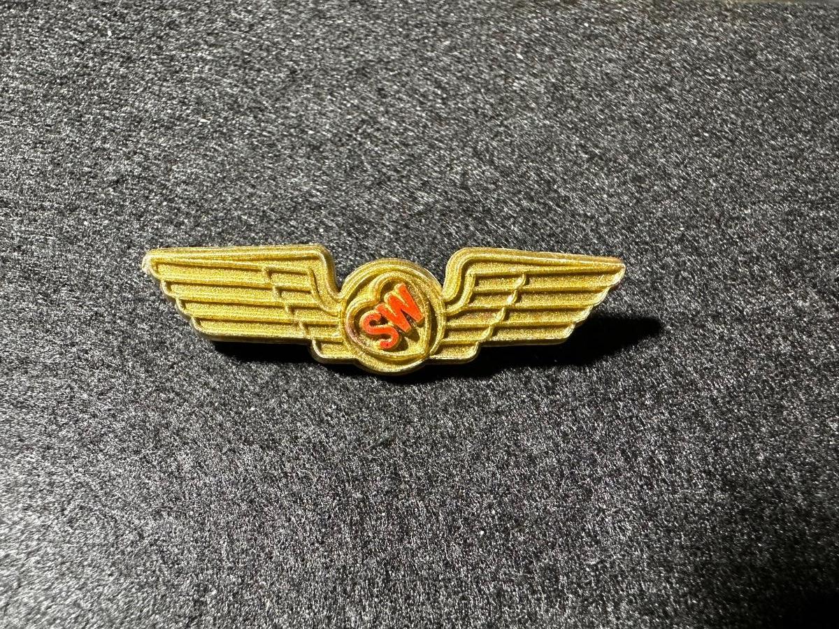 Vintage Plastic Sw Pin Estatesales Org Vintage Plastic Sw Pin Estatesales Org