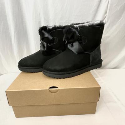 Lot A 113 NIB UGG Gita Bow Mini - Black Size 8