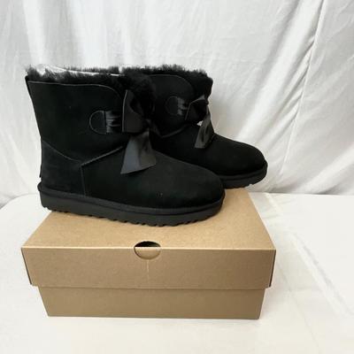 Lot A 113 NIB UGG Gita Bow Mini - Black Size 8