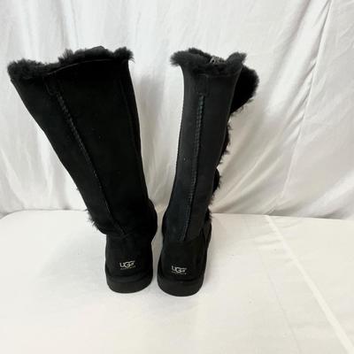 Lot A 114 New-No Box UGG Bailey Suede Button Triplet II Tall - Black Size 9