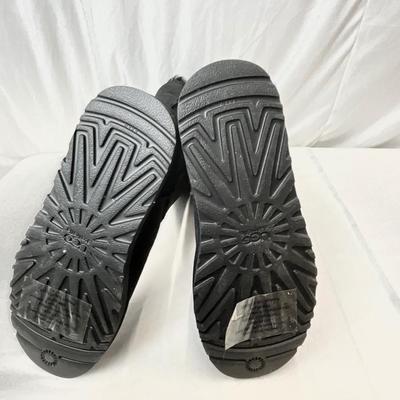 Lot A 114 New-No Box UGG Bailey Suede Button Triplet II Tall - Black Size 9