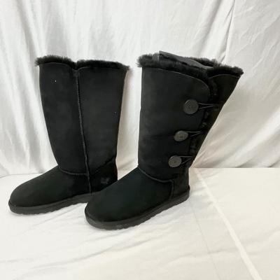 Lot A 114 New-No Box UGG Bailey Suede Button Triplet II Tall - Black Size 9