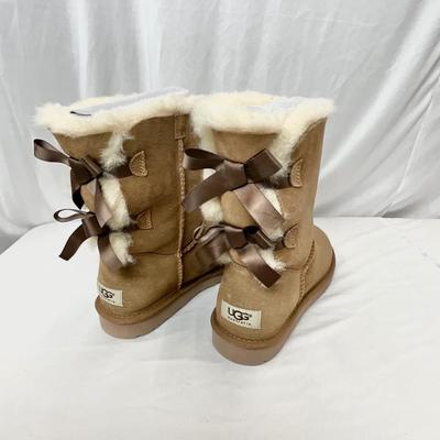 Lot A 115 New-No Box UGG Bailey Bow II - Chestnut Size 8