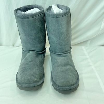 Lot A 120 Two Pair of BEARPAW Suede Boots Size 9