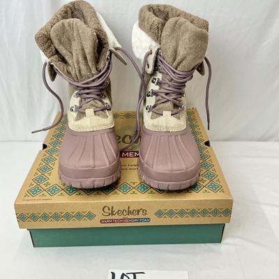 Lot B 127 Skechers Warm Tech Memory Foam Winter Boots Size 9 (gently worn)