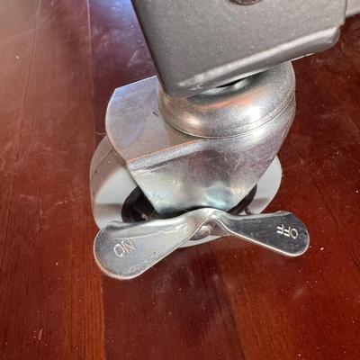 Two Identical Metal Shelves on Wheels (UO-DZ)