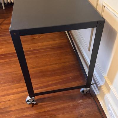 Sturdy Metal Table on Wheels (UO-DZ)