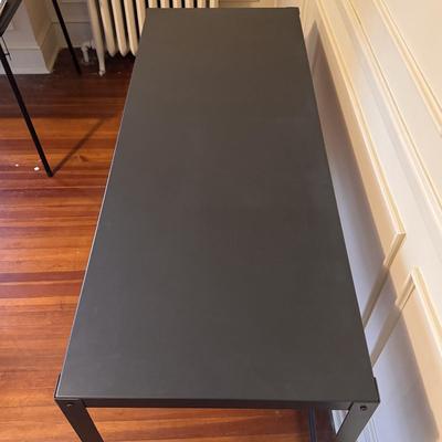 Sturdy Metal Table on Wheels (UO-DZ)