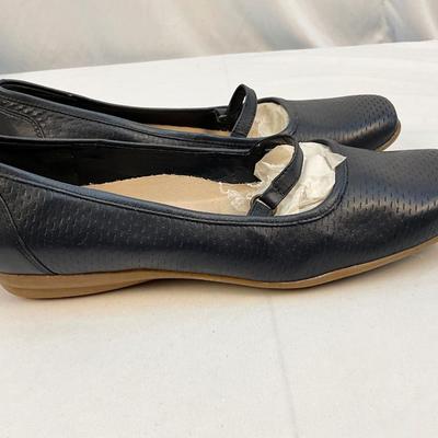 Lot B 143 Four Pair of Easy Spirit Closed Toe Shoes Size 8