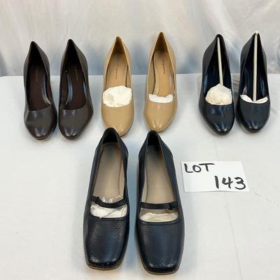 Lot B 143 Four Pair of Easy Spirit Closed Toe Shoes Size 8