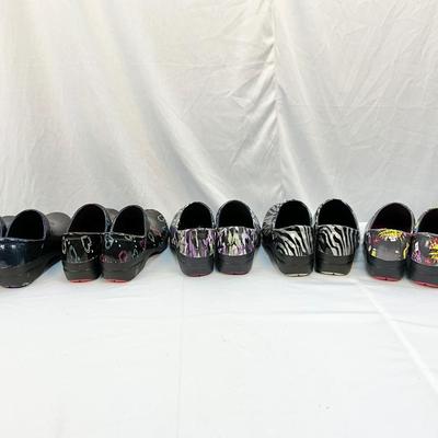 Lot B 145 Five Pair of Anywhere Clogs Size 5