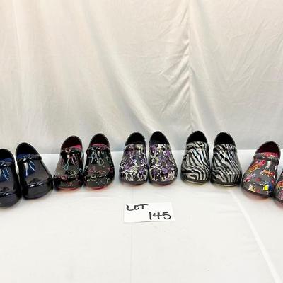 Lot B 145 Five Pair of Anywhere Clogs Size 5