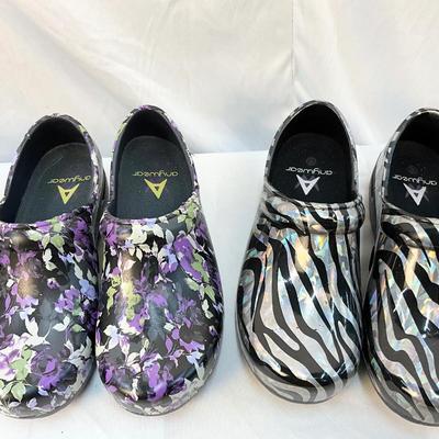 Lot B 145 Five Pair of Anywhere Clogs Size 5