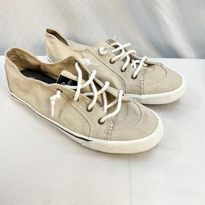 Lot C 150. SPERRY Lot (black or. Size 8, others size 9)