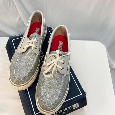 Lot C 150. SPERRY Lot (black or. Size 8, others size 9)