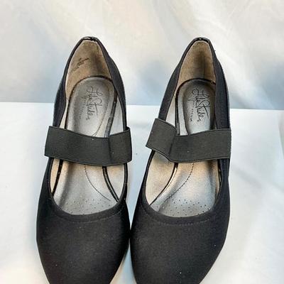 Lot C 152. Life Stride, Two NIB, Three Like New Size 9