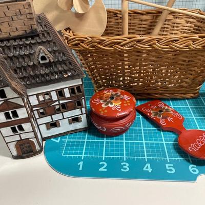 Wood flowers, shoes, cottage and more