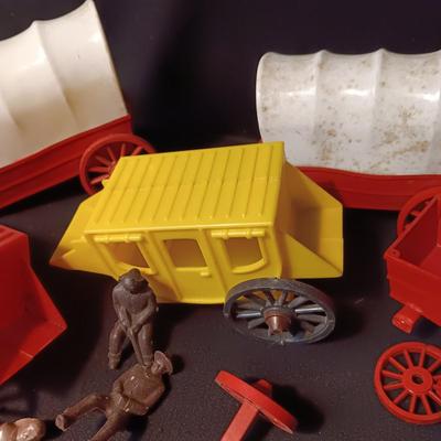 OLD TOY STAGECOACHES & COVERED WAGONS WITH DRIVERS
