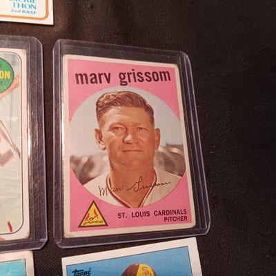 VINTAGE BASEBALL TRADING CARDS