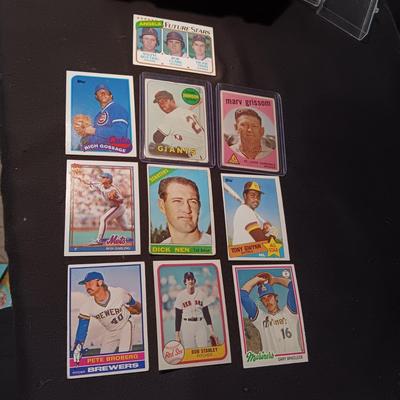 VINTAGE BASEBALL TRADING CARDS