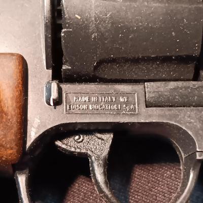 TOY CAP GUN AND METAL JUNIOR POLICE BADGE