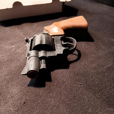 TOY CAP GUN AND METAL JUNIOR POLICE BADGE