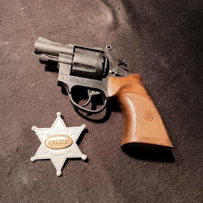 TOY CAP GUN AND METAL JUNIOR POLICE BADGE