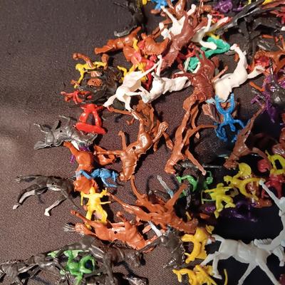 LARGE GROUP OF SMALL COWBOYS, INDIANS AND HORSES