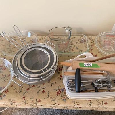Pyrex Strainers Kitchen Lot