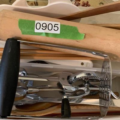 Pyrex Strainers Kitchen Lot