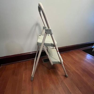 Black & Decker Cordless Vacuum & More Household Items (K-MG)