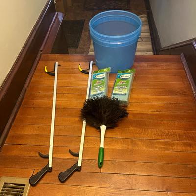 Black & Decker Cordless Vacuum & More Household Items (K-MG)