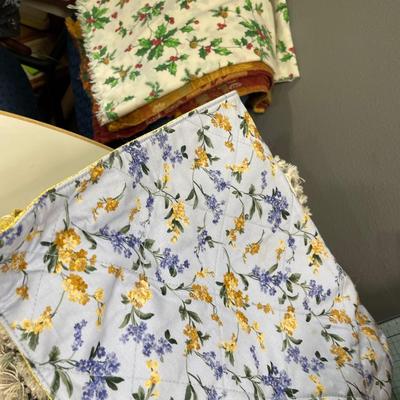 Aprons and table runners