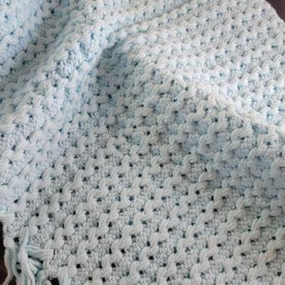 Vtg baby blankets, bonnet