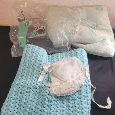 Vtg baby blankets, bonnet