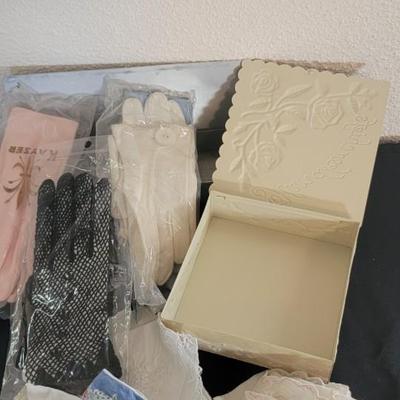 Glove and handkerchiefs box, gloves, hankies