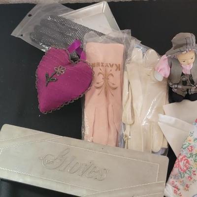 Glove and handkerchiefs box, gloves, hankies