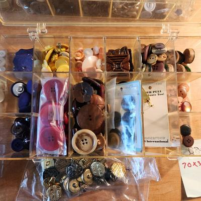 Sewing Crafting Lot Wilson Wil-hol Plastic Basket + trays of Buttons , Thread Spools and more