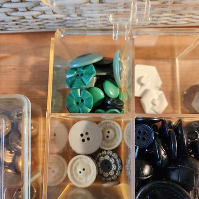 Sewing Crafting Lot Wilson Wil-hol Plastic Basket + trays of Buttons , Thread Spools and more