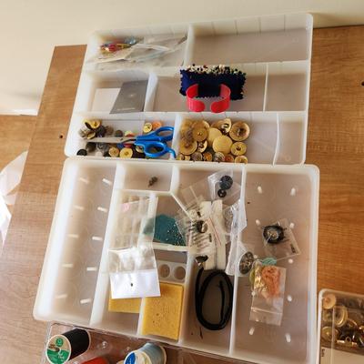 Sewing Crafting Lot Wilson Wil-hol Plastic Basket + trays of Buttons , Thread Spools and more