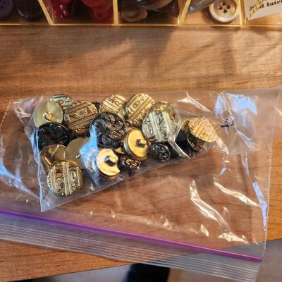 Sewing Crafting Lot Wilson Wil-hol Plastic Basket + trays of Buttons , Thread Spools and more