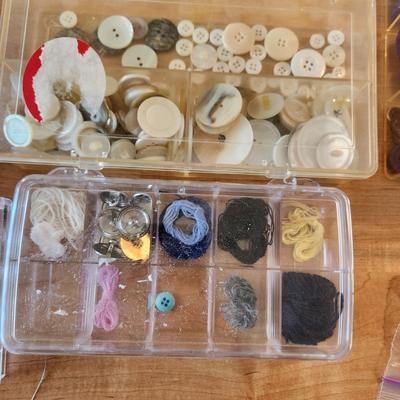 Sewing Crafting Lot Wilson Wil-hol Plastic Basket + trays of Buttons , Thread Spools and more