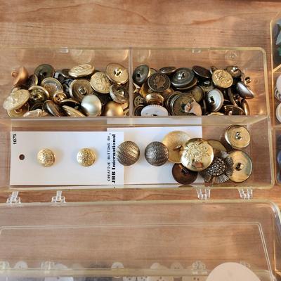 Sewing Crafting Lot Wilson Wil-hol Plastic Basket + trays of Buttons , Thread Spools and more