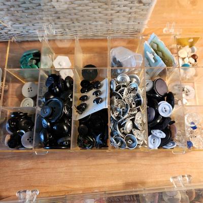 Sewing Crafting Lot Wilson Wil-hol Plastic Basket + trays of Buttons , Thread Spools and more