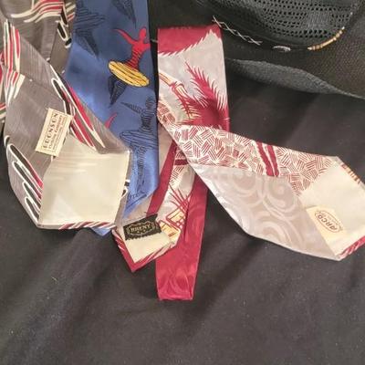 Vamusss paper hat, 3 ties