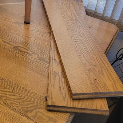 Vintage square table with two chairs and two leaves