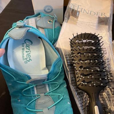 NIB Avon shoes (size 8), coin counter bank