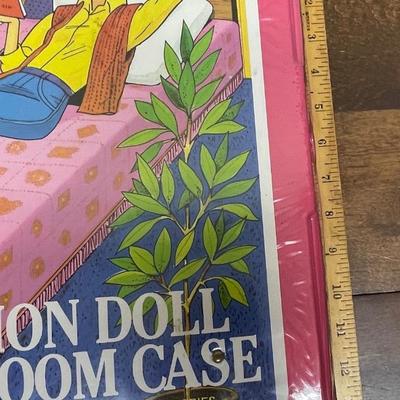 Tara Toy Corp Fashion Doll Bedroom Case