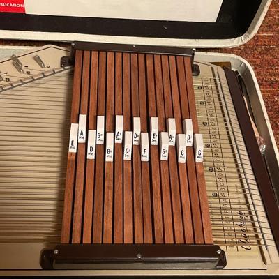 Vintage Autoharp in hard plastic case